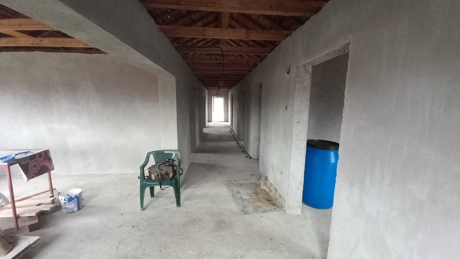Casă cu teren de vânzare!