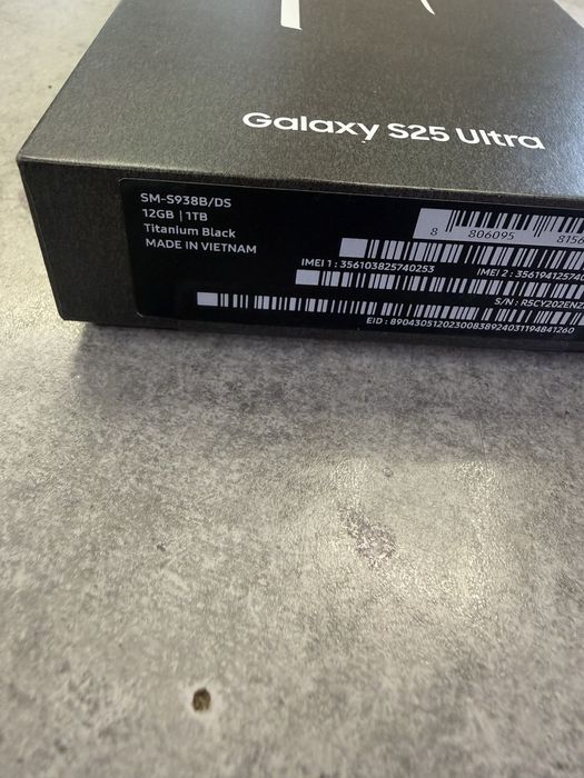 Samsung S25 Ultra 12RAM 1TB Б-106575