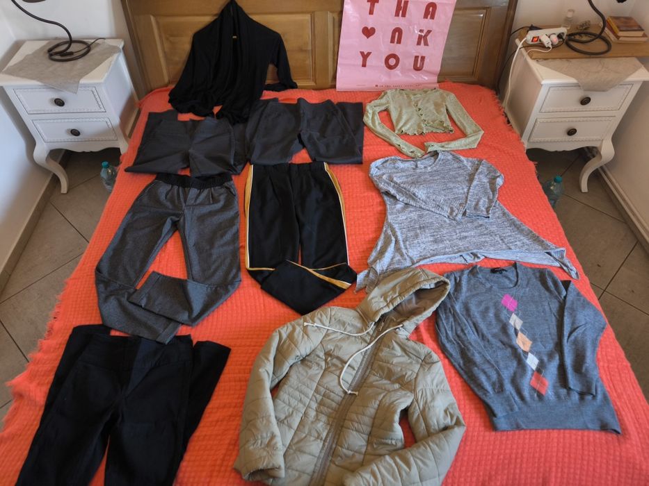 Lot haine, 11 buc, mărime S,pantaloni 5 buc, 1 geaca de toamna,3 pulo