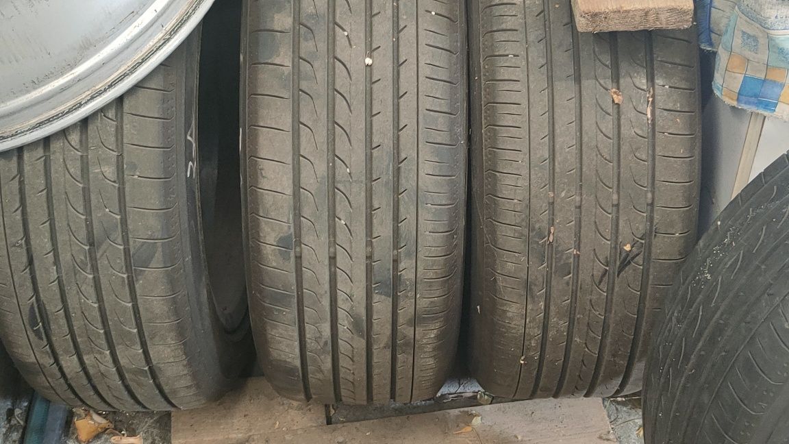 Летни гуми 235/50 R18 Yokohama bluearth rv-02