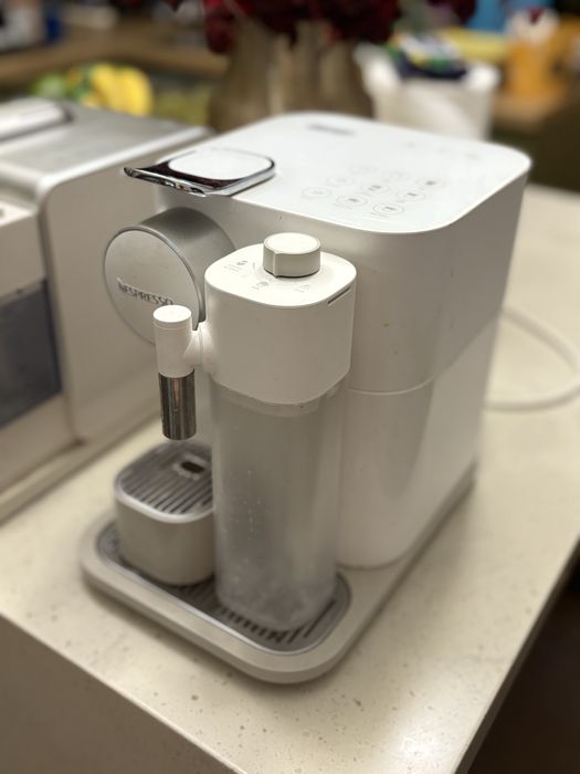Vand Aparat Nespresso Gran Lattisima