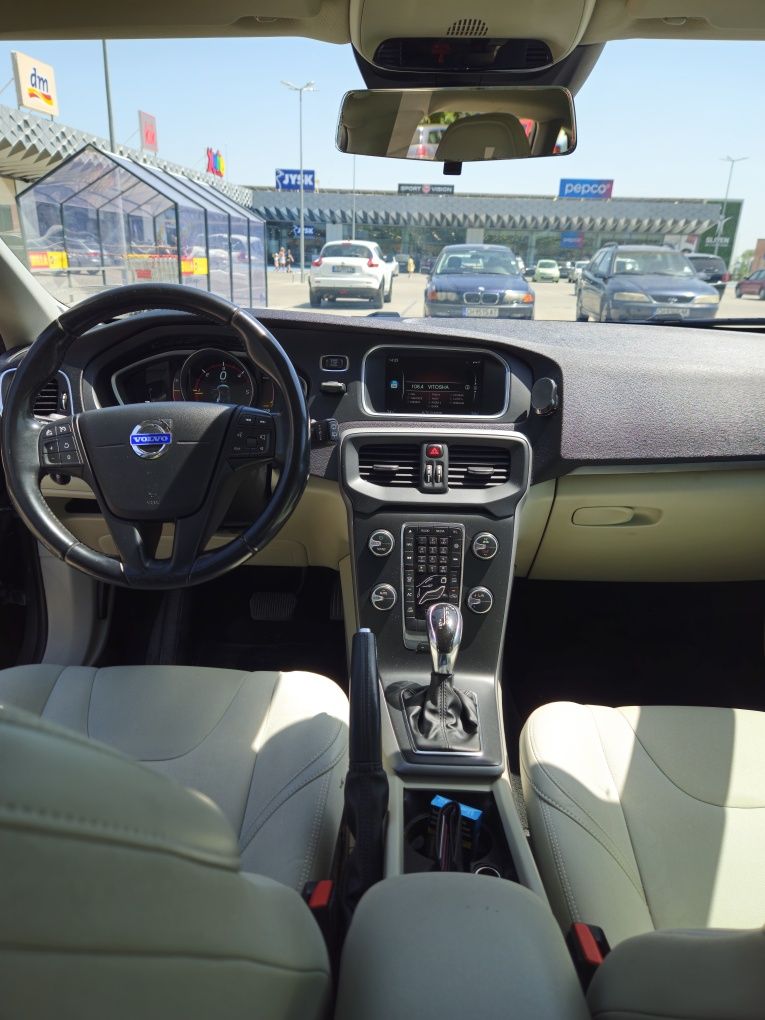 Volvo v40 2014г.