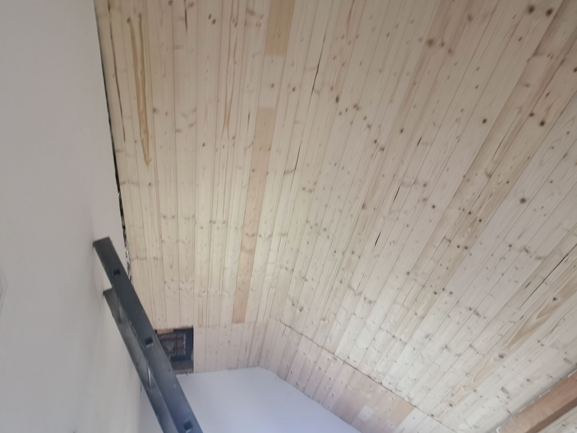 Reparatii acoperisuri finisări interior glet lavabil