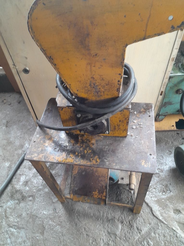 Продавам дробилка