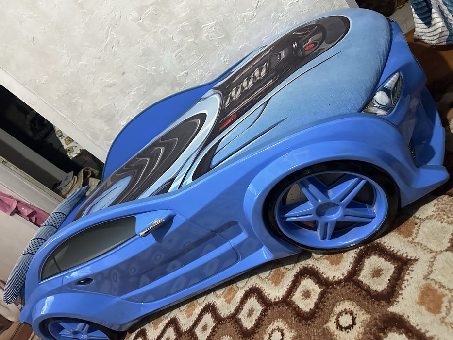 Кровать-машинка детская