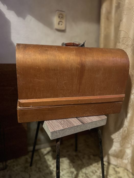 Продам швейную машинку