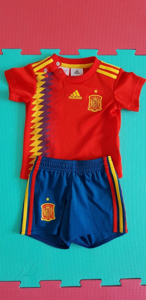 Бебешки екип за момче adidas 6/9 мес.