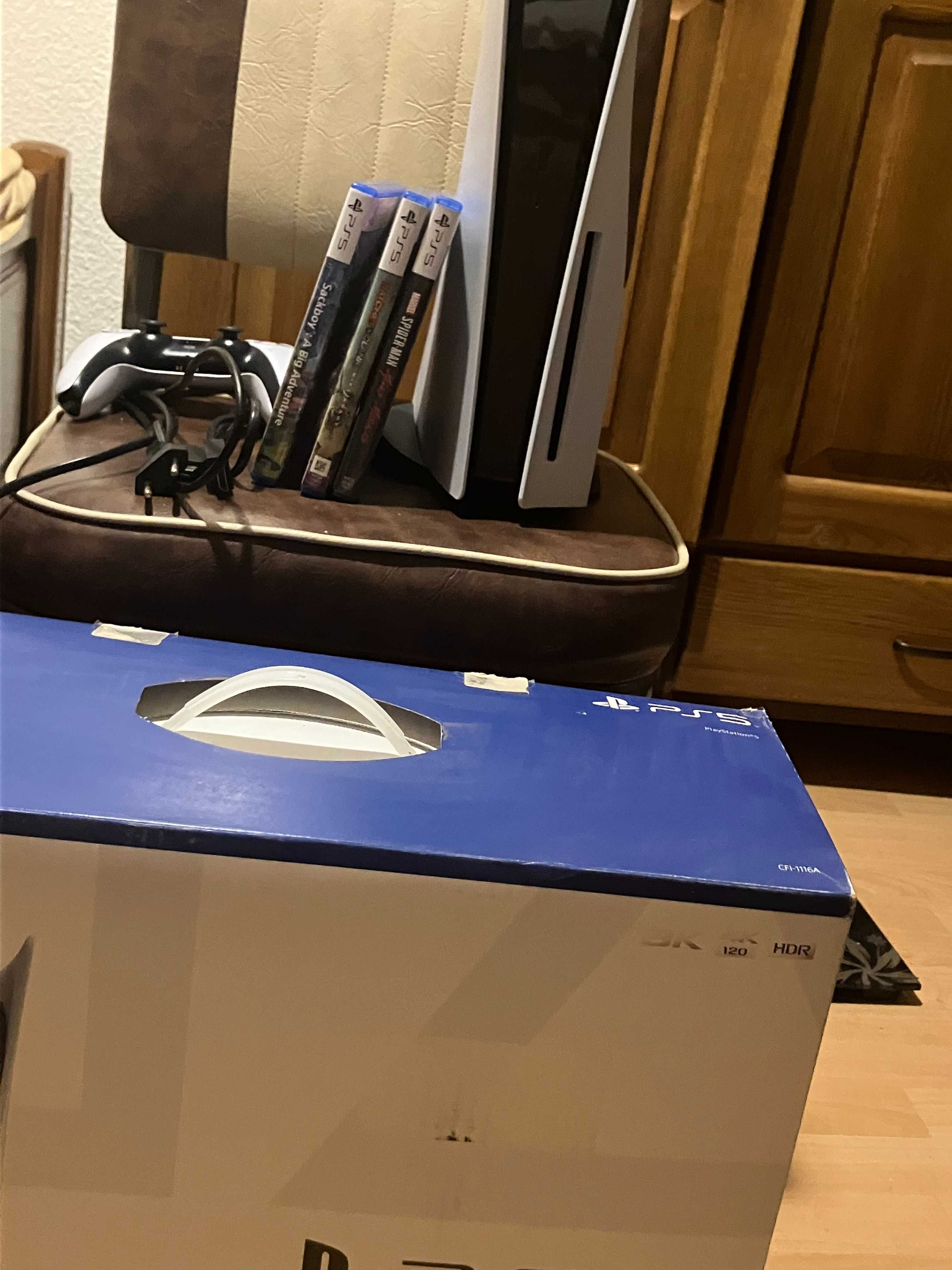 PS5 Playstation 5 cu disc și 3 jocuri