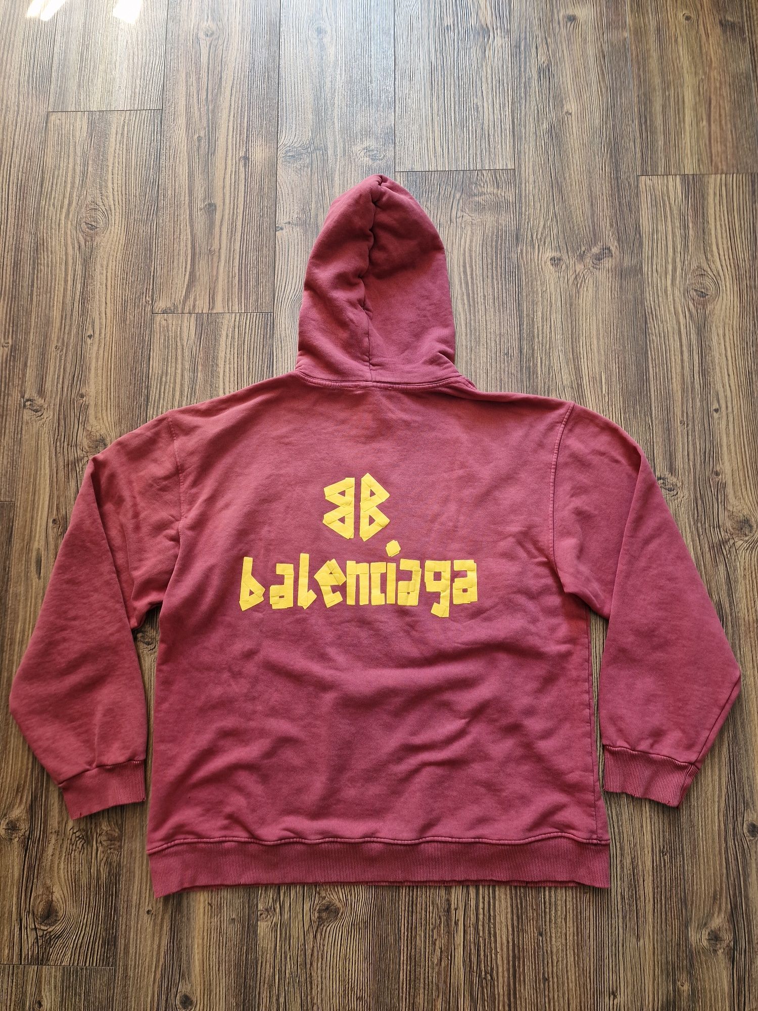Страхотен мъжки суитчър BALENCIAGA размер M L XL 2XL 3XL 



Страхот
