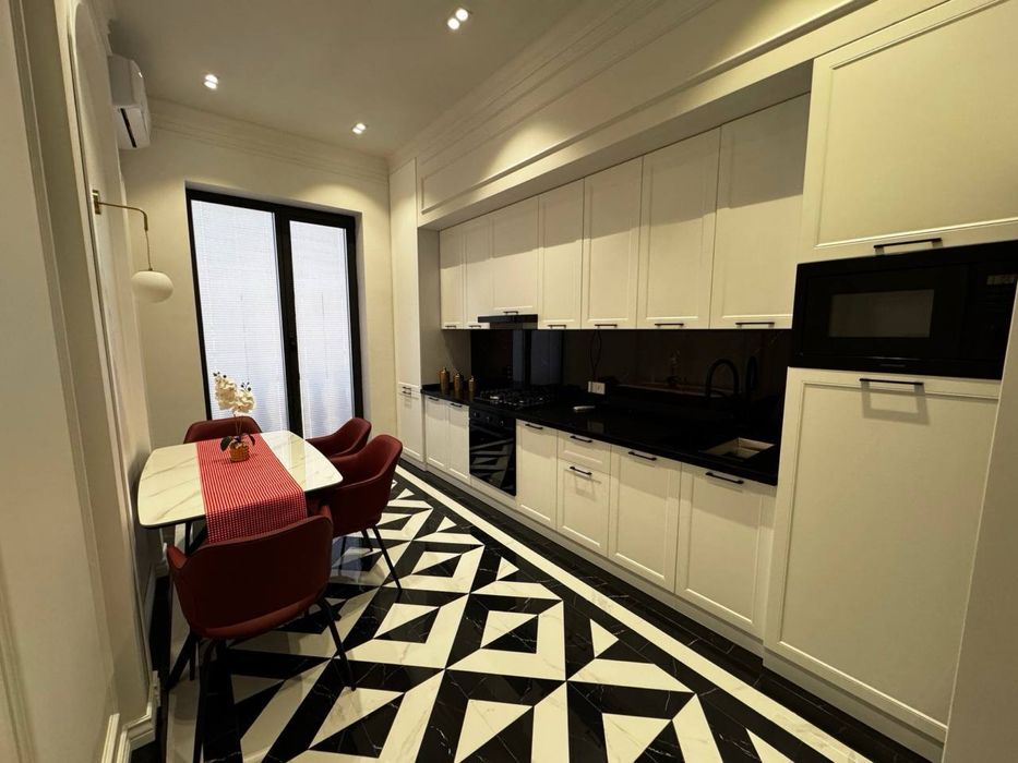 4комнатная Комплекс "Барокко" на Новомосковская