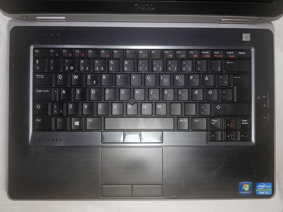 Laptop DELL i5 tastatura luminata cu incarcator si geanta transport