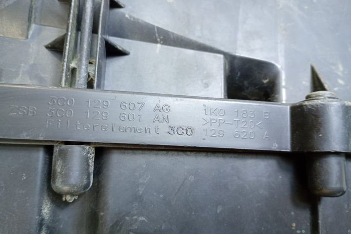 Carcasa filtru aer 3C0129620A Volkswagen VW Passat CC prima generatie