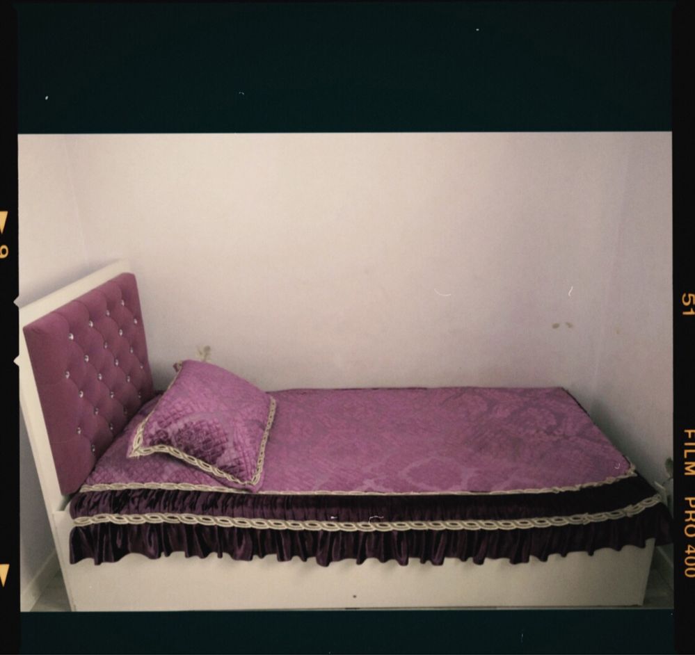 Кровать фиол цвета