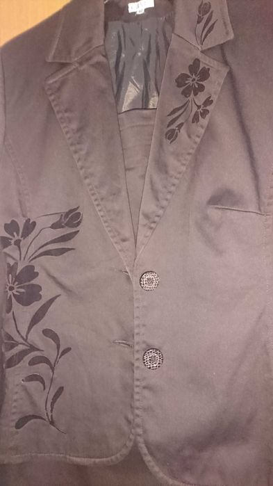 Vand costum GUARA , maro ciocolatiu cu apilcatii de catifea