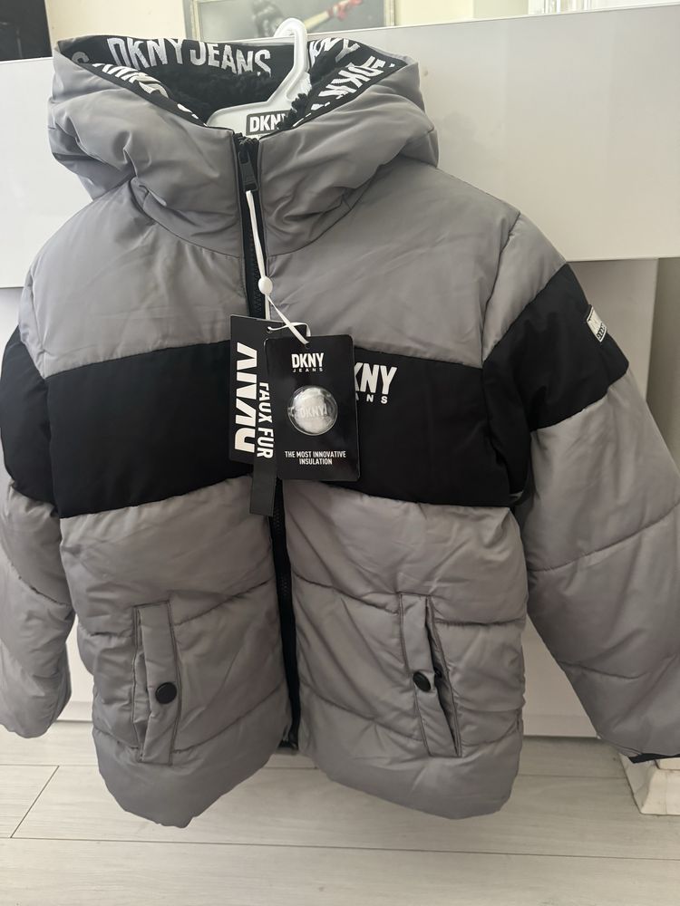 Чисто ново детско яке DKNY