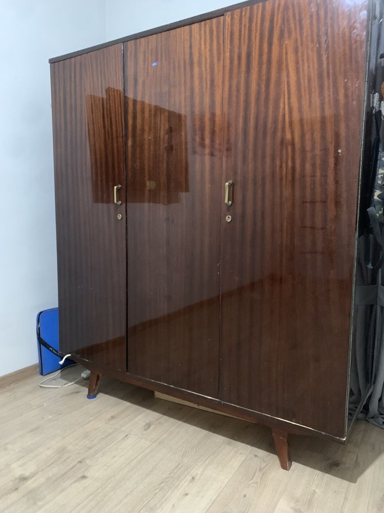 продам шкаф недорого