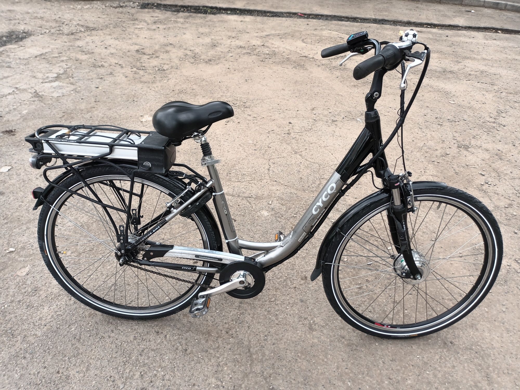 Vând bicicleta pe 28 asistată electric