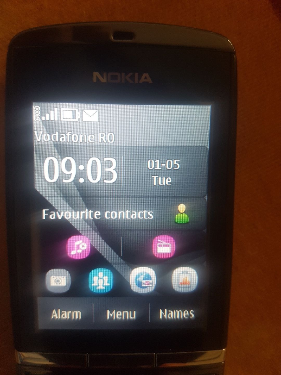 Nokia 300, impecabil