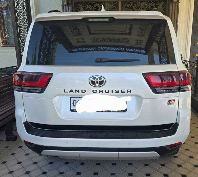Toyota Land Cruiser 300 GR Sport