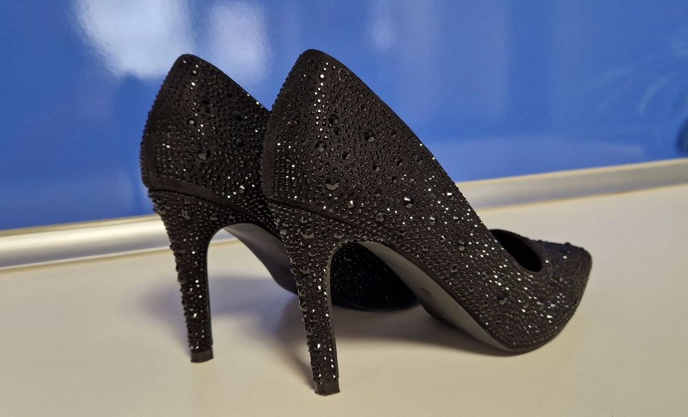 Дамски обувки на висок ток