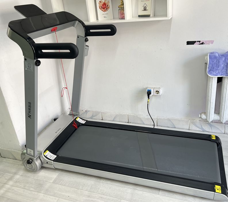 Продам беговую дорожку , очень классный