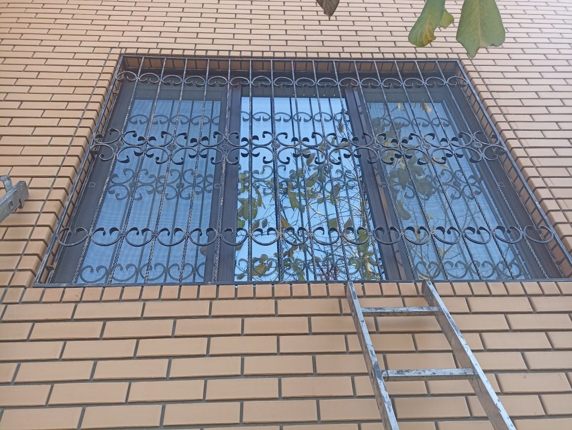 Решетки на окна металлические