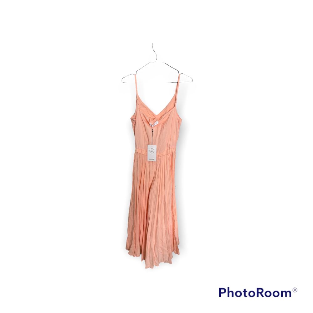 НОВА! 212 CHIC “М” Дамска лятна плисирана рокля цвят праскова “peach”