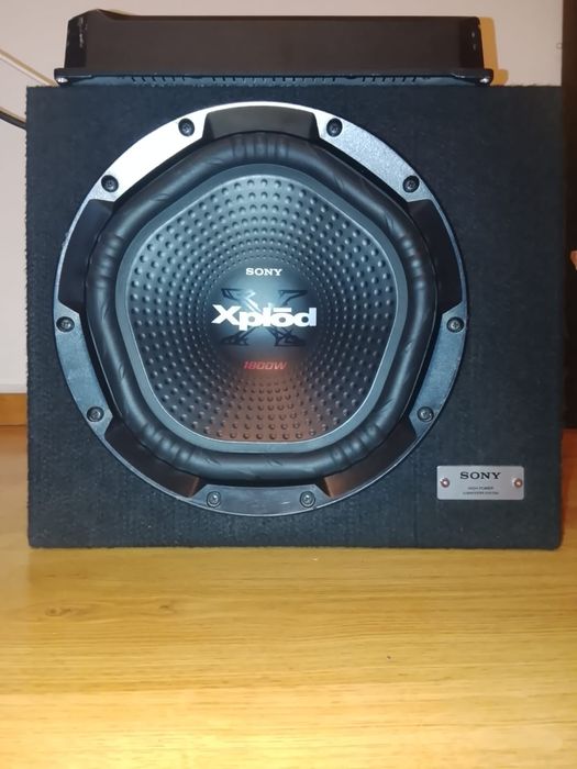 Vând Subwoofer Xplod 1800w cu statie 1000w
