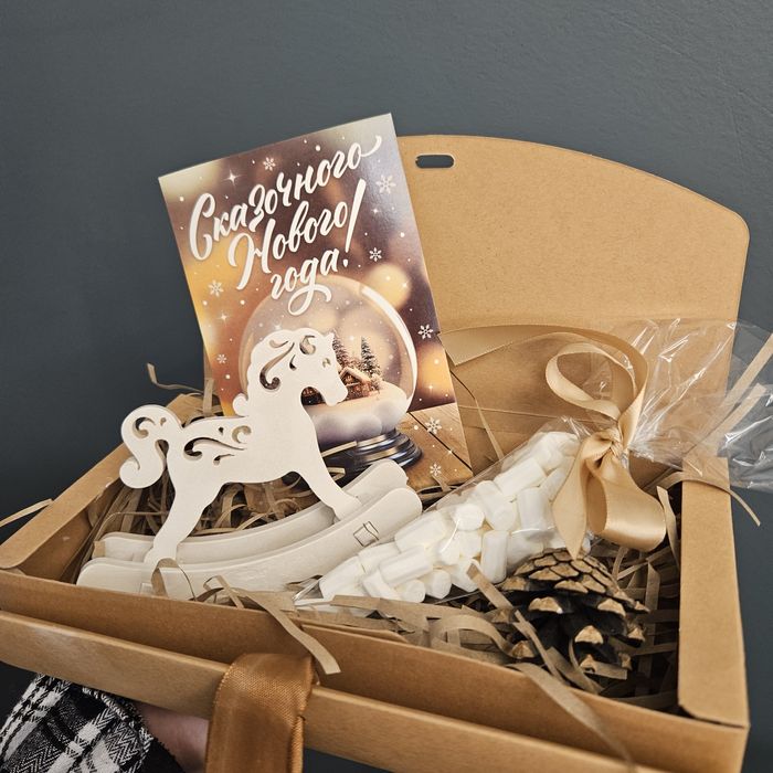 Новогодний подарочный бокс