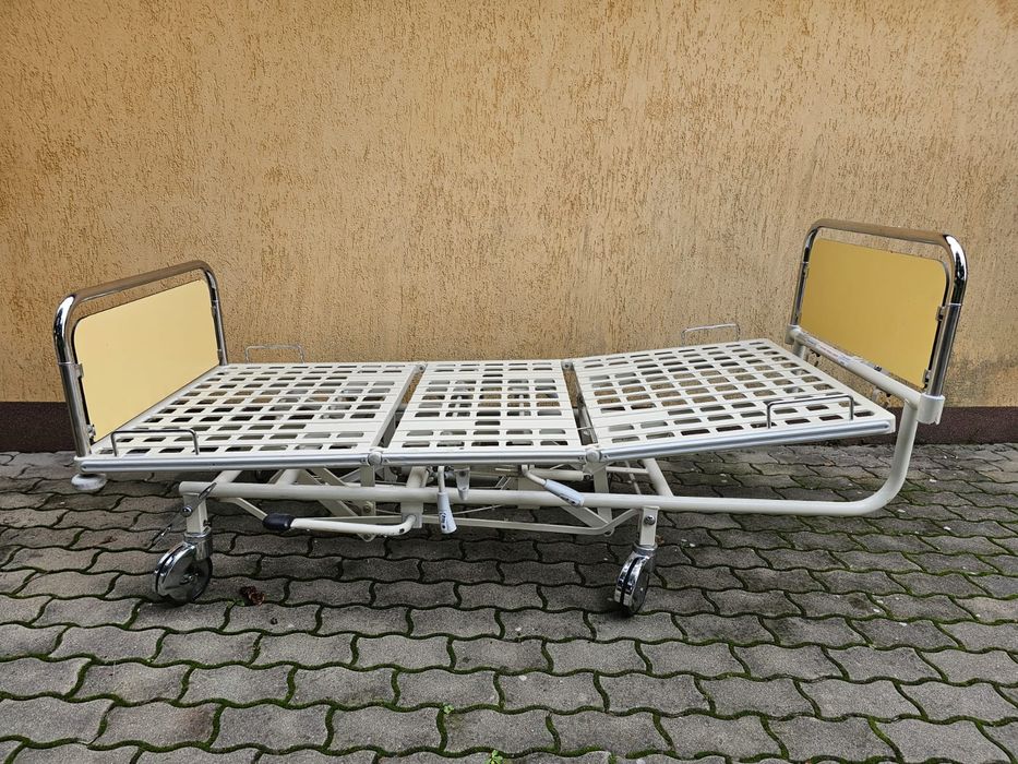 Pat medical cu reglaj mecanic pentru spătar și înalțime