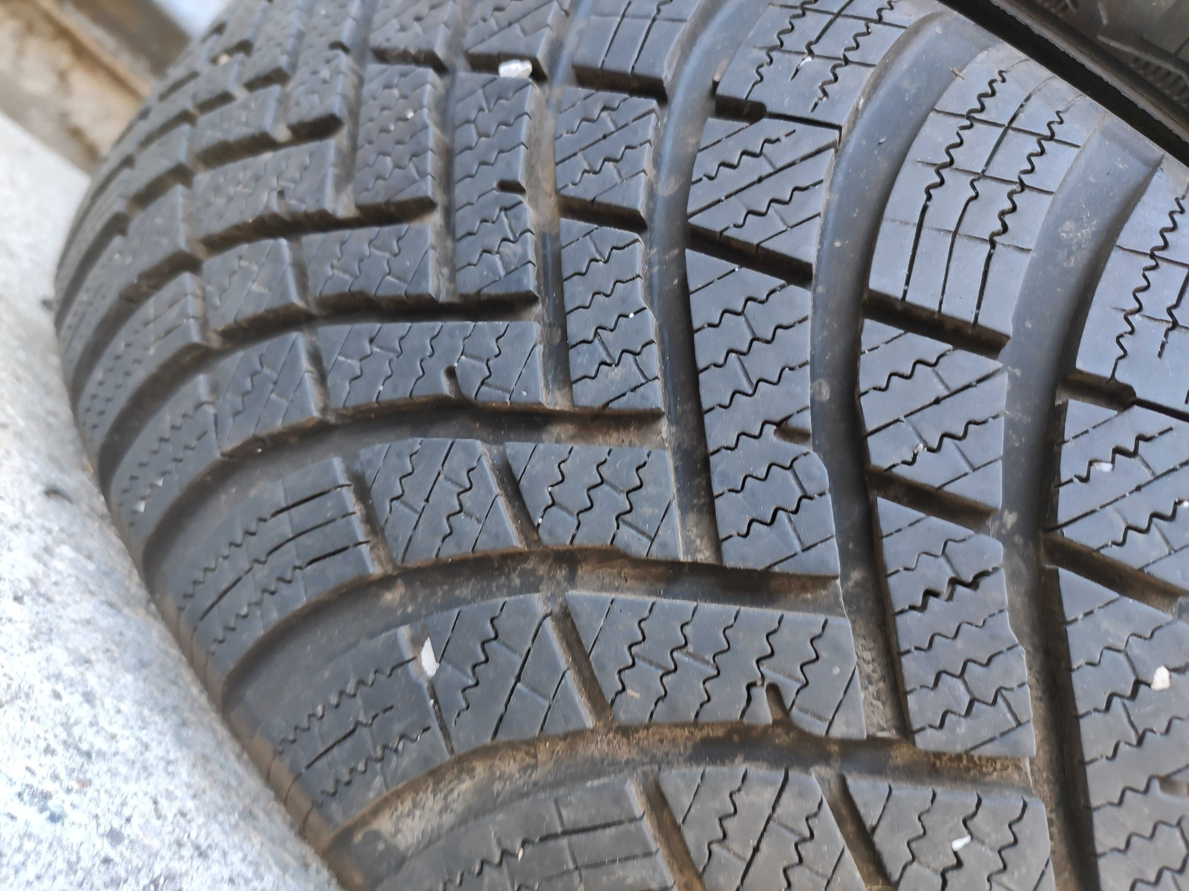 3бр Зимни гуми 205 55 16 - Hankook - DOT 2024