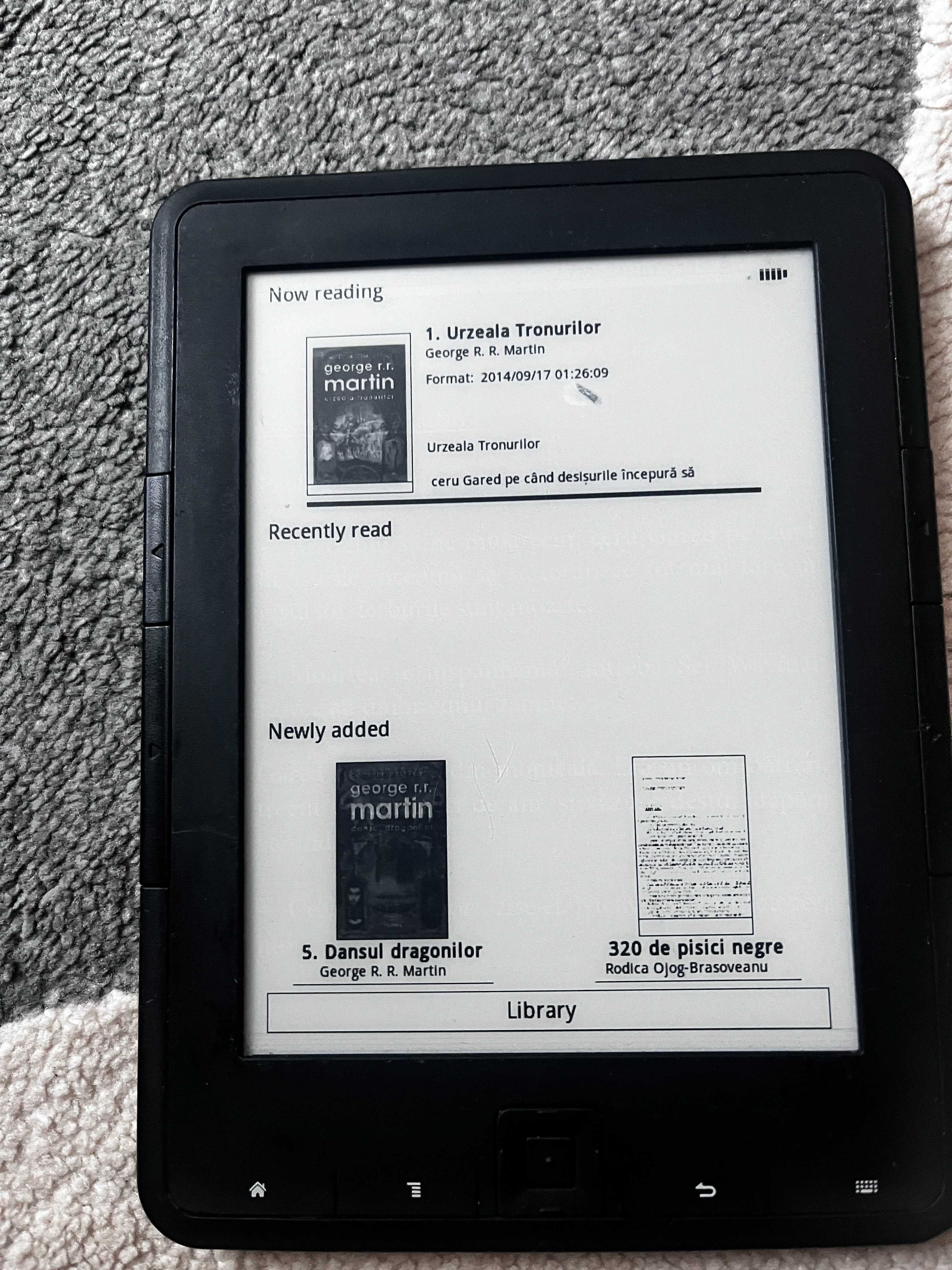 Ebook Reader TrekStor cu 740 de cărți în limba română