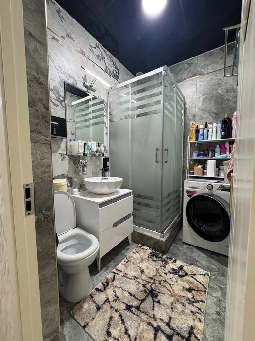 Uy sotiladi srochni. Kelishiladigan joyi bor.