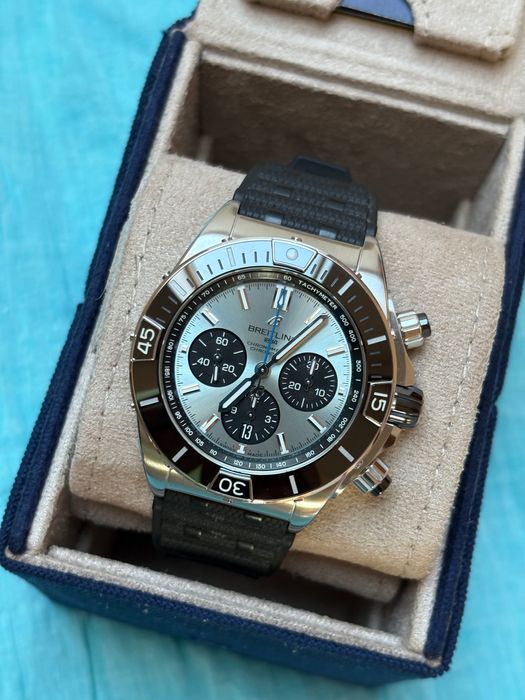 Breitling Super Chronomat B01 44mm, manufactura, acte, cutii