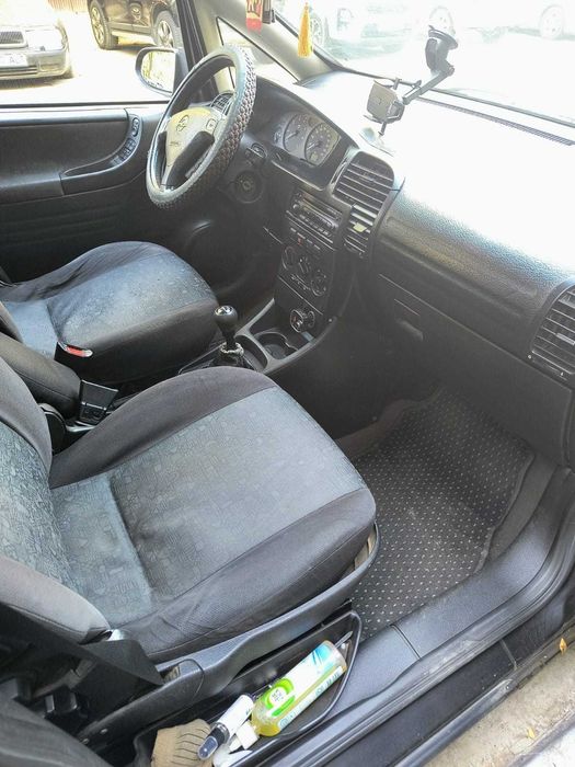 Vând Opel zanfira