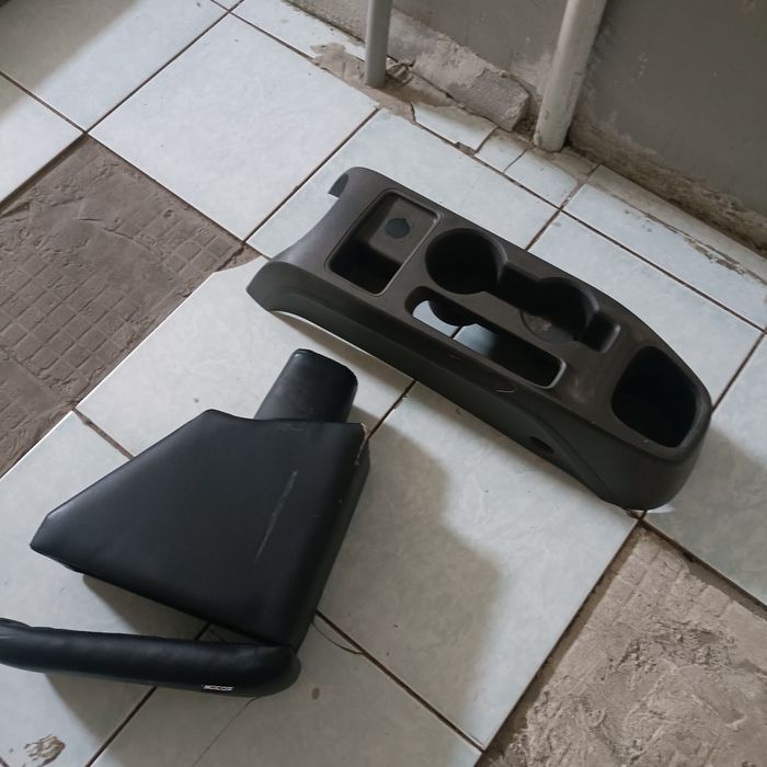 Продам подлокотник на Кобальт