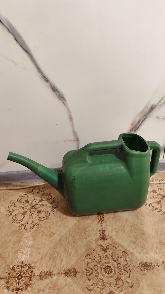 Продам лейку 10 л
