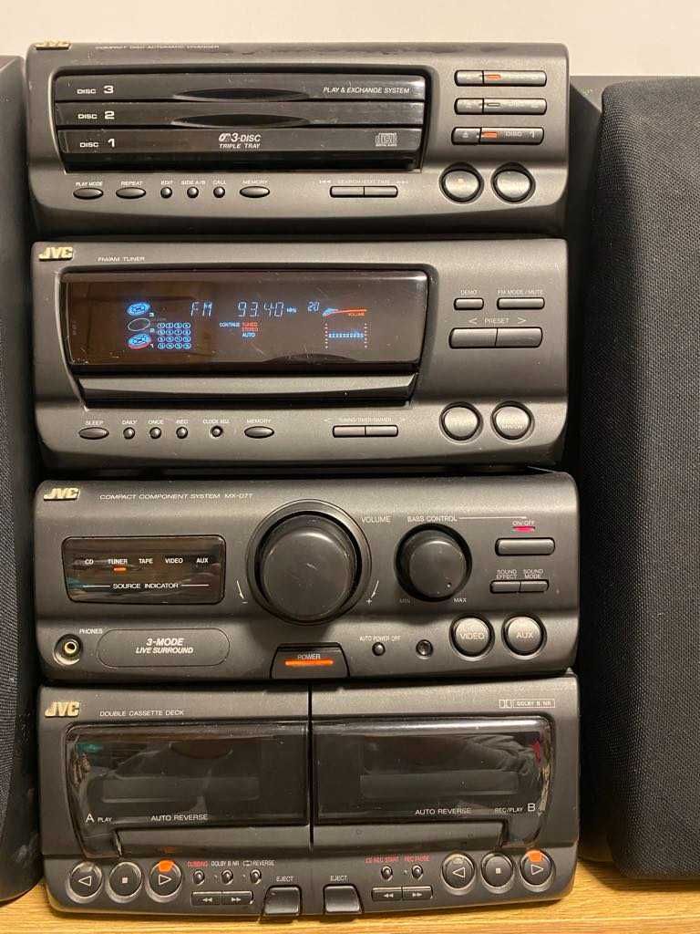 Уникална аудиоуредба JVC