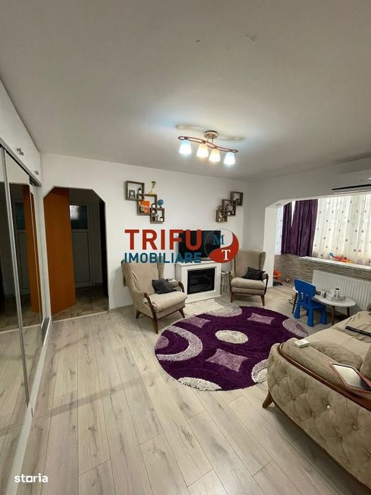 Apartament 3 camere semidecomandat de vanzare etaj intermediar zona Cl
