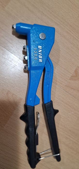 Clește de niuit Unior 1300