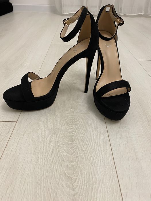 Чисто Нови Обувки с висок ток- велур , 39- номер