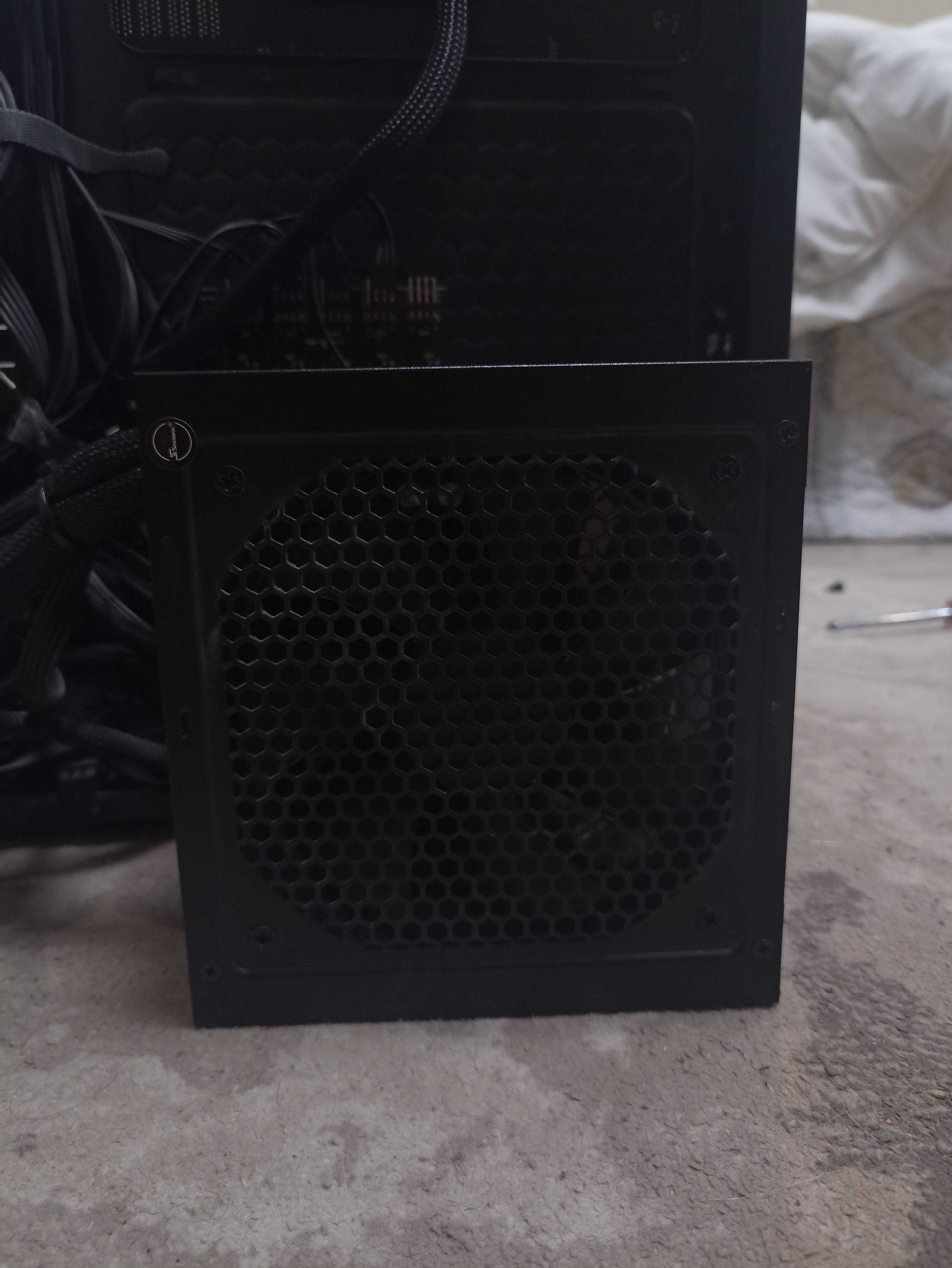 Захранване seasonic 650w