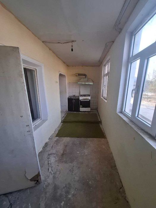 Uy(dom) sotiladi. 3 xona