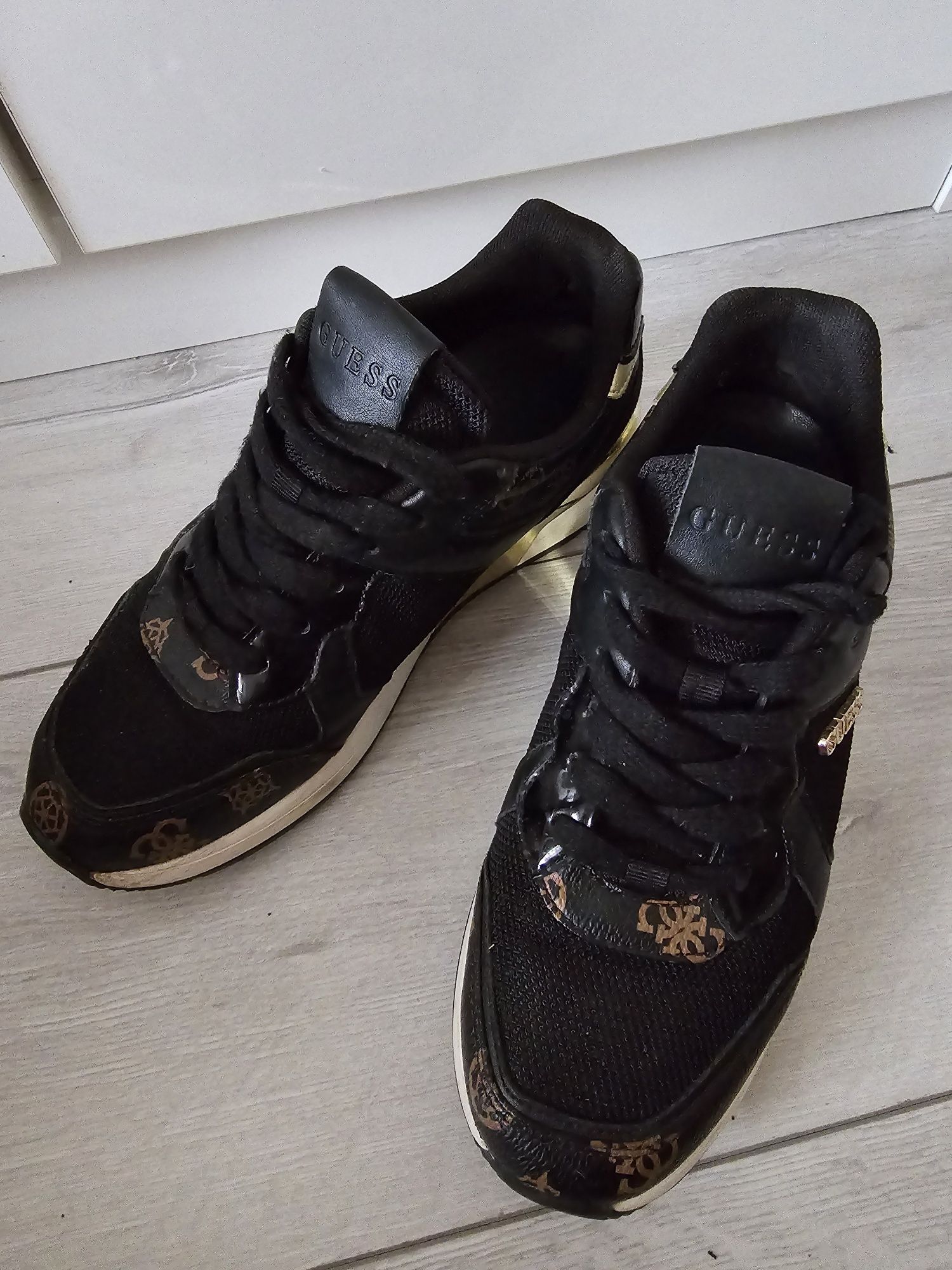 Оригинални маратонки Guess