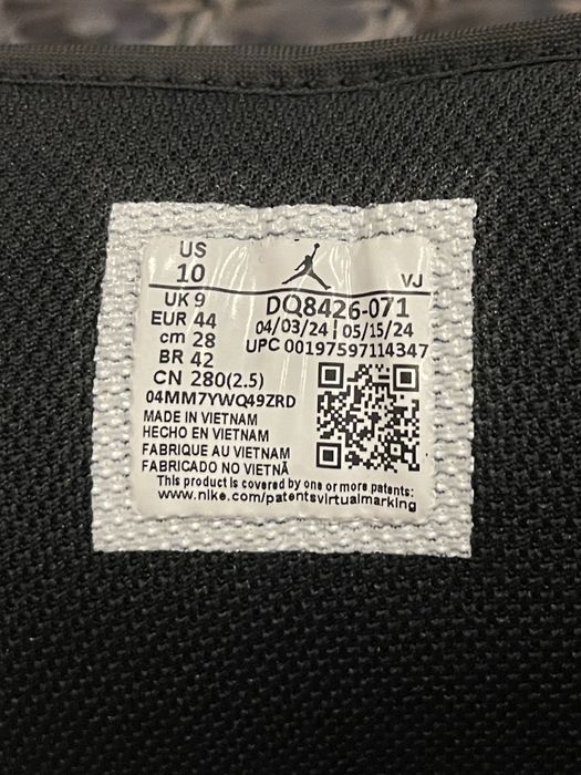 Jordan 1 Mid Black Metallic Gold