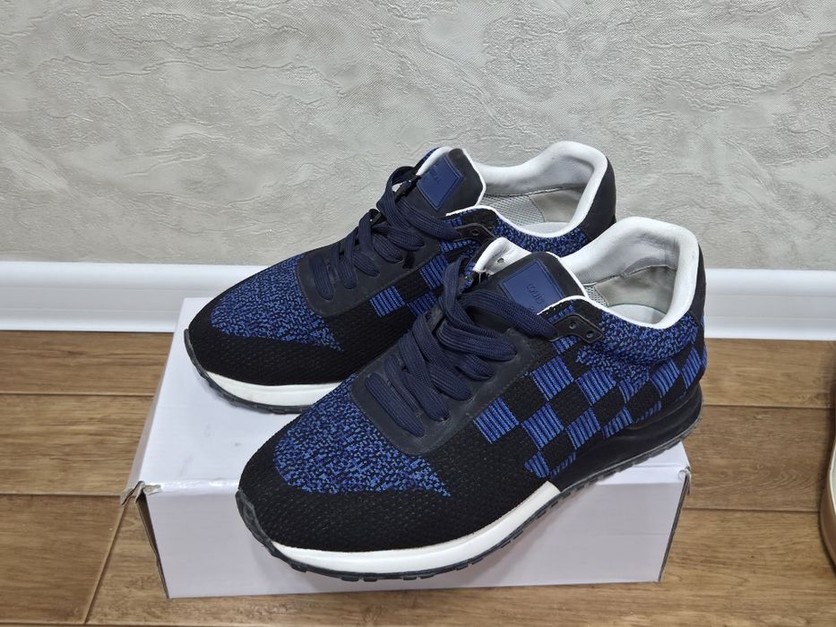 Продаются обуви.