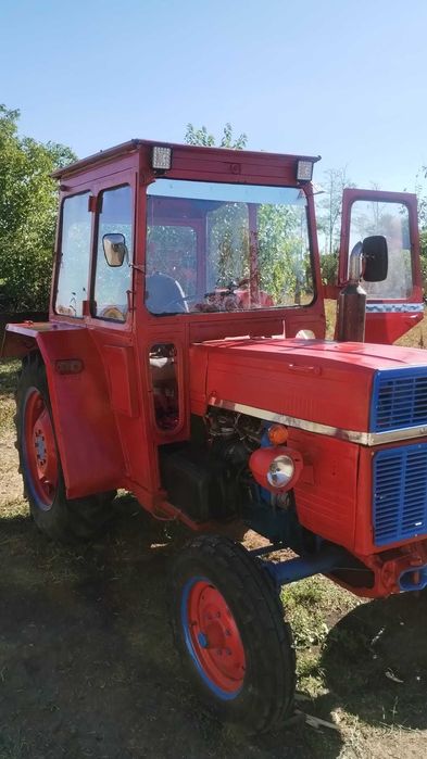 Vand sau schimb Tractor U445 in perfecta stare
