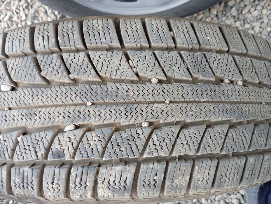 Продам покрышки комплект на 15