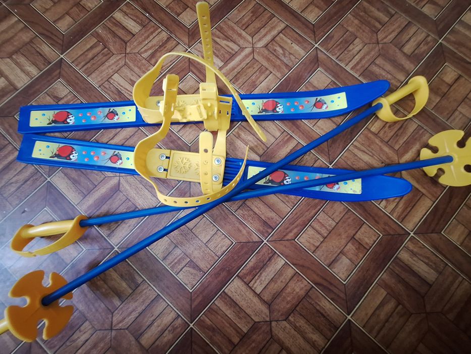 Продам лыжи на возраст 3-4 года