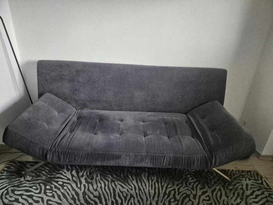 Canapea BoConcept gri petrol, extensibila – retapitata, design modern